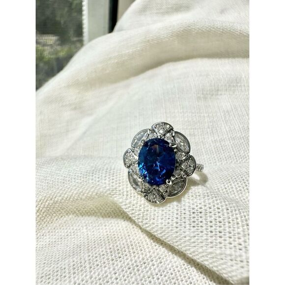 Beautiful oasis blue antique style oval cubic zirconia cut ring ￼ - Picture 4 of 5